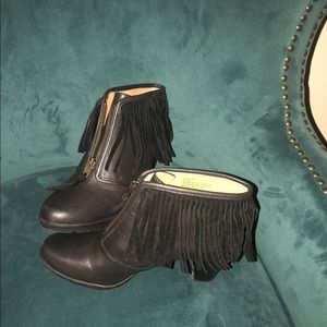 Fringe black boots
